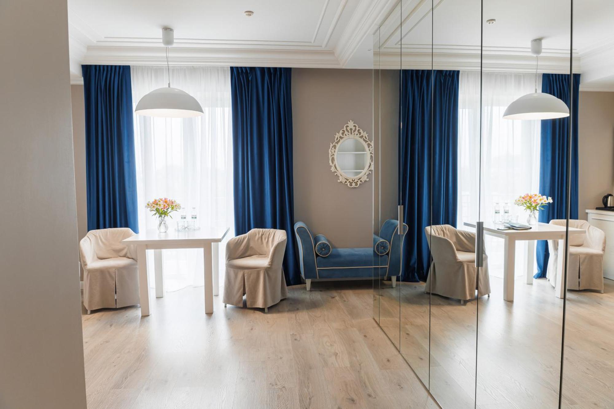 Rivoli Hotel Czerniowce Zewnętrze zdjęcie